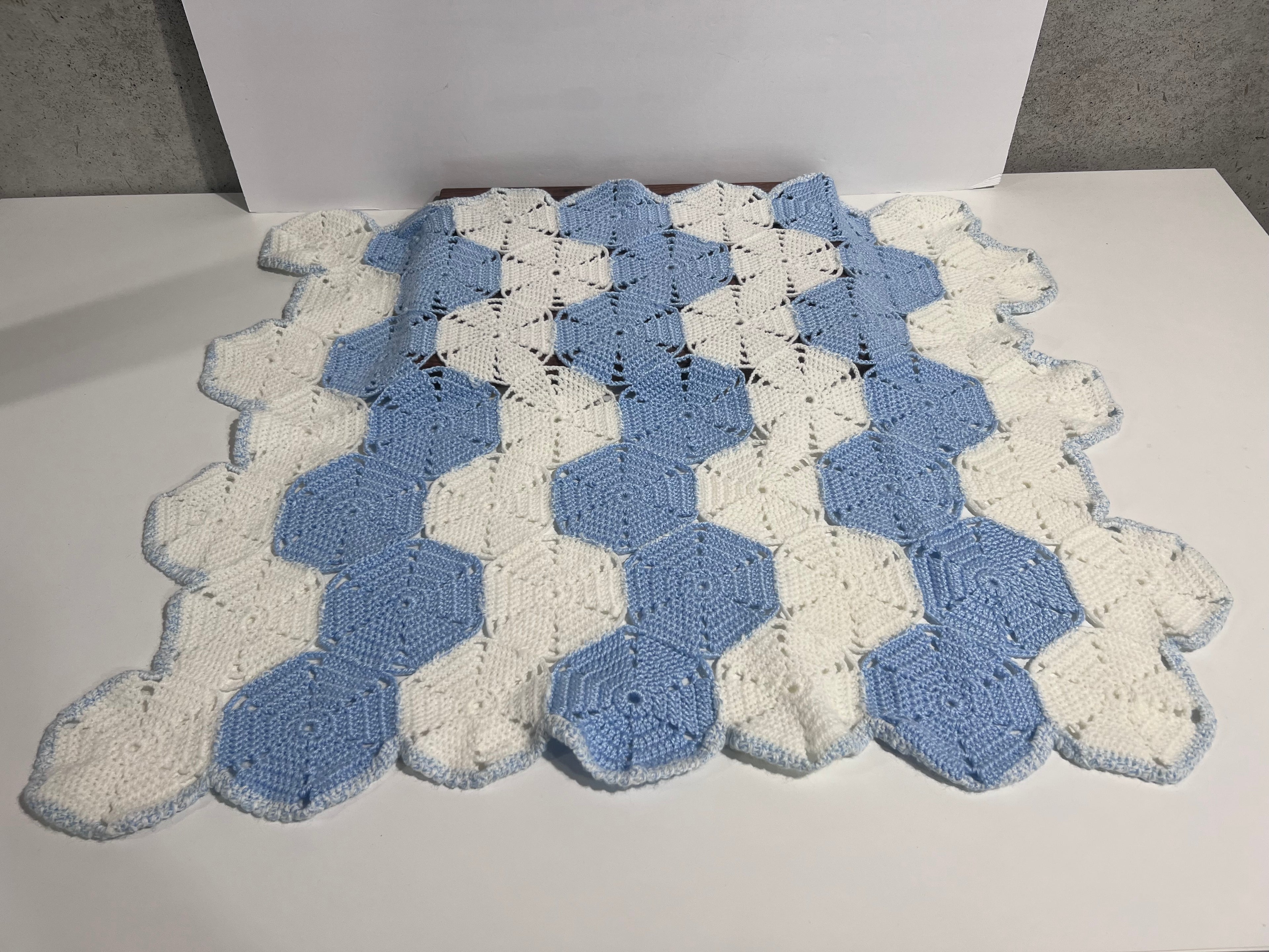 Vintage handmade crochet lap blanket blue white