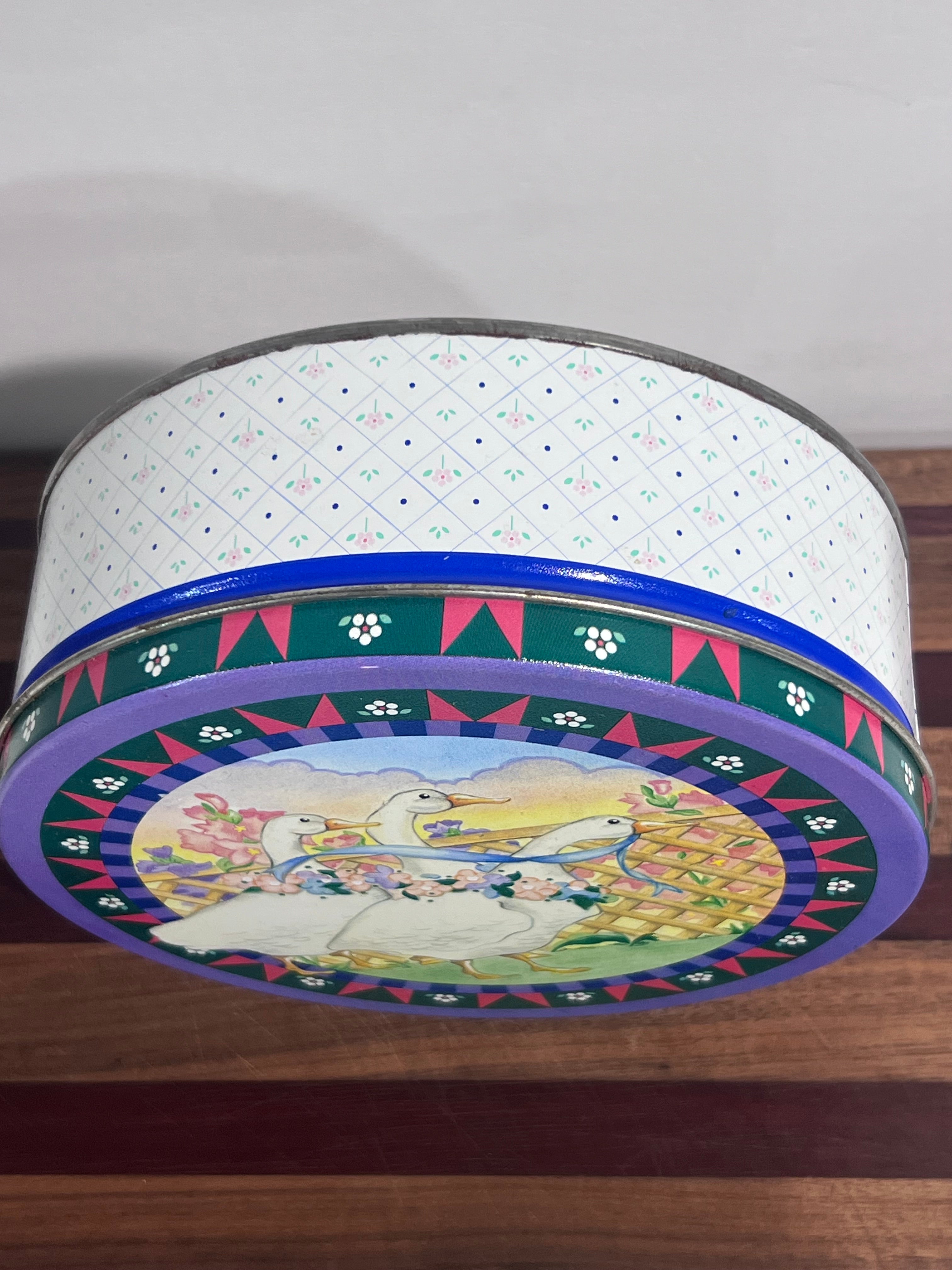 Vintage 1989 Geese Decorative Tin
